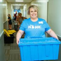 Alumni volunteer at Move-In